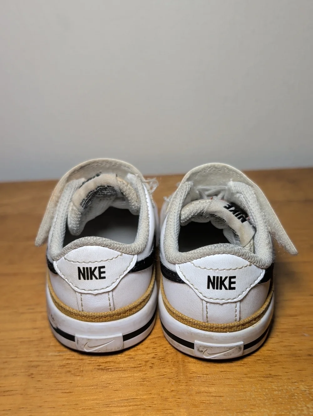 Nike court legacy